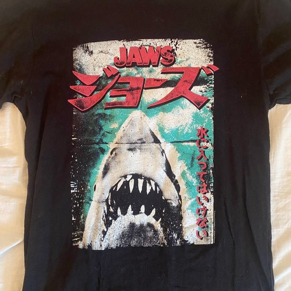 Jaws The Movie Graphic Japanese Design T-Shirt - Picture 1 of 2